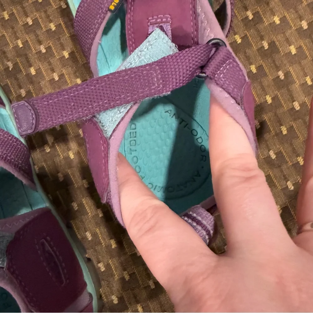 Keen Seacamp II CNX Sandal Purple and Blue, size 6